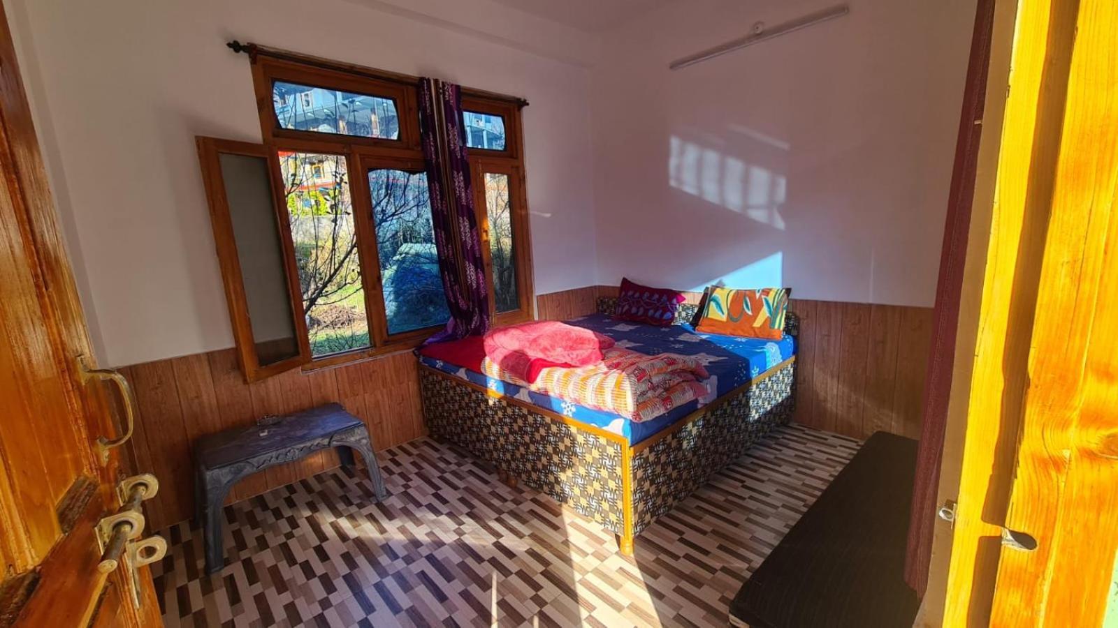 Snow View Guest House Kasol Room photo