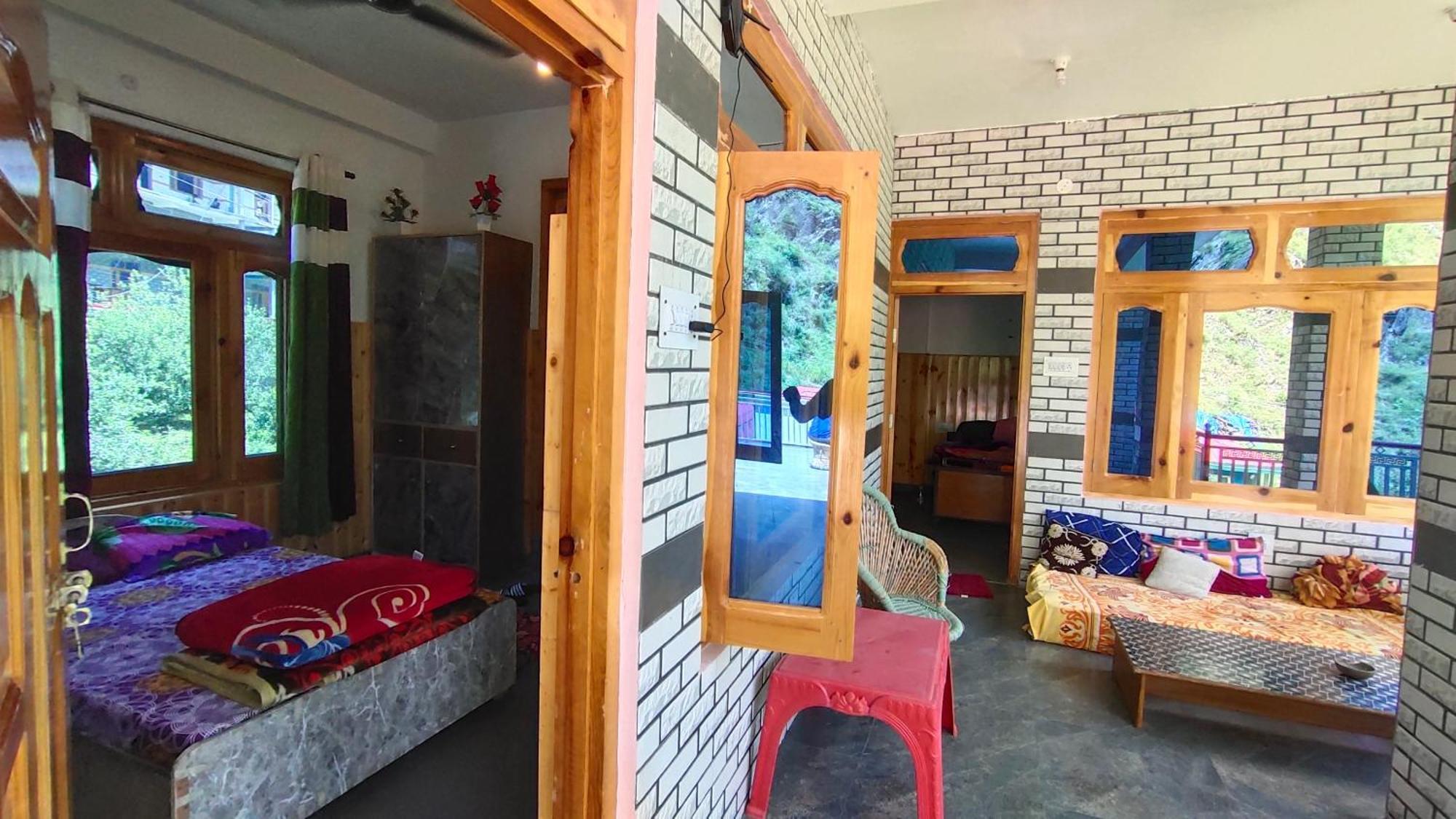 Snow View Guest House Kasol Room photo